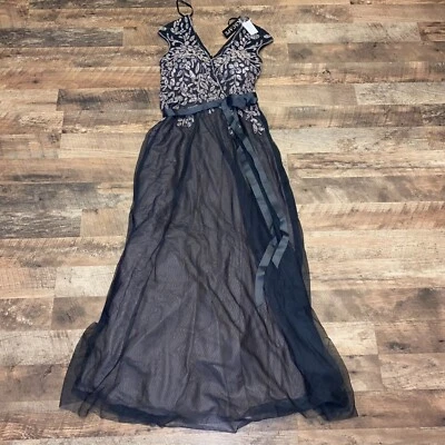 Vestido de fiesta de noche Xscape de gasa ajustado y acampanado con cuentas para mujer 6 gris plateado Foto 1 de 4