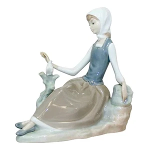 Lladro 4660 "Shepherdess with Dove" Young Maiden with Dove Retired - Picture 1 of 10
