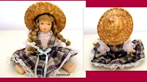 *KINDER TEST 2002 ITALY - CERAMIC DOLL with braids cm. 13 (Rare) - Picture 1 of 1