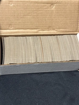 1981 TOPPS FOOTBALL Near Complete Set 496/528 Beautiful High End Set, No Montana - Image 1 of 4