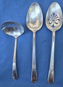 3 ADORATION SERVERS GRAVY LADLE PIERCED & SOLID TABLESPOONS INTERNATIONAL SILVER - Picture 1 of 6