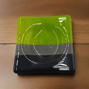 4 platos de vidrio verde lima con infusión de arte negro y gris - Imagen 1 de 3