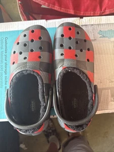 CROCS DUEL COMFORT PLAID RED BLACK GREY WOMENS 9 MENS 7 LINED - Picture 1 of 4