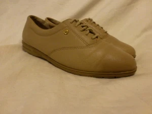 Easy Spirit Motion beige Leder Oxford Arbeit Freizeit Schnürschuh Damenschuh 5 B/2A - Bild 1 von 10