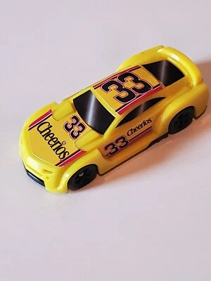Coche de carreras Yellow Speed Racer Movie 2008 1:64 Pull-Back cereal General Mills   Foto 1 de 2