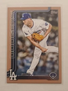 2025 Topps Update Evan Phillips #US18 Gold Parallel /2025 Los Angeles Dodgers - Picture 1 of 2