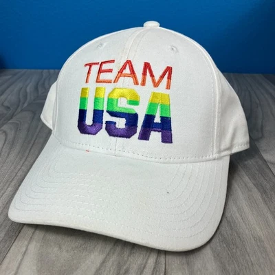 CHAPÉU REEBOK TEAM USA ORGULHO ARCO-ÍRIS TEMA OLIMPÍADAS AJUSTÁVEL BRANCO - Imagem 1 de 4