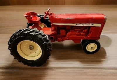 Vintage ERTL International Tractor Diecast Metal 1:16 Scale Farm Toy - Image 1 of 4