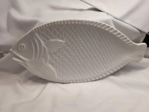 USA Oven Proof Serving White Pottery Fish Platter #9374 Vintage 12 x 6.25 x 1.5 - Picture 1 of 5