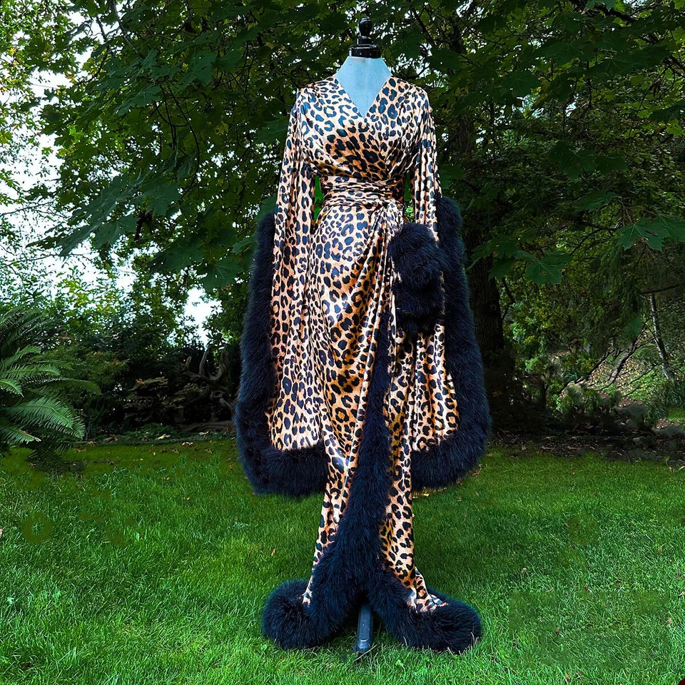 Ladies Bathrobe Fashion Leopard Print Plus Fur Decorative Bathrobe Dress Custom - Image 1 of 4