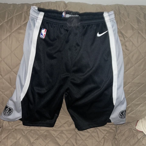 Youth Nike San Antonio Spurs NBA Black Icon Edition Swingman Shorts L  NWOT Cover