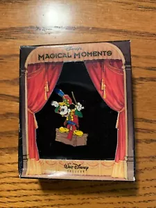 Disney Gallery Magical Moments MICKEY BAND LEADER CONCERT PIN * NEW IN BOX * LE - Picture 1 of 1
