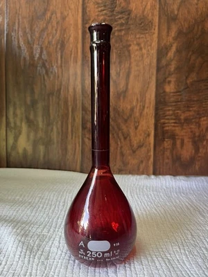 PYREX Ruby Red 250mL Volumetric Flask Apothecary Low Actinic Class A 55640 - Image 1 of 4