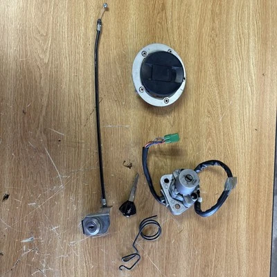 CONJUNTO DE CHAVES 2018 SUZUKI HAYABUSA 1300 CONJUNTO DE FECHADURAS FABRICANTE DE EQUIPAMENTO ORIGINAL - Imagem 1 de 4