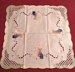 LINDO ~ MANTEL TOPPER MESA PASCUA CONEJITO corte, apliques y bordado ¡NUEVO! - Imagen 1 de 6