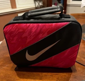 Nike Swoosh Insulated Zippered Red Lunch Bag - Picture 1 of 3