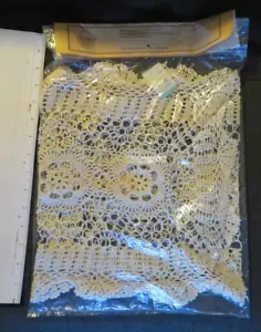 Neu in Verpackung ~ Baumwolle gehäkelt Tischläufer ~ Kommode Schal ~ Deckchen ~ Hochzeit ~ 14 x 36 - Bild 1 von 5