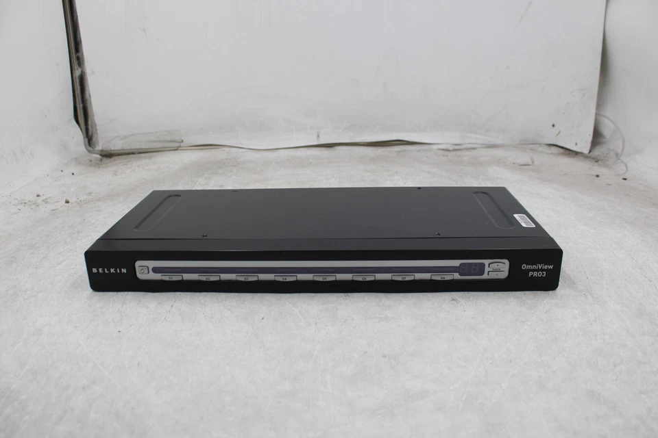 Sistema de controle de servidor Belkin PRO3 8 portas e 4 portas KVM switch sem adaptador CA testado - Imagem 1 de 3