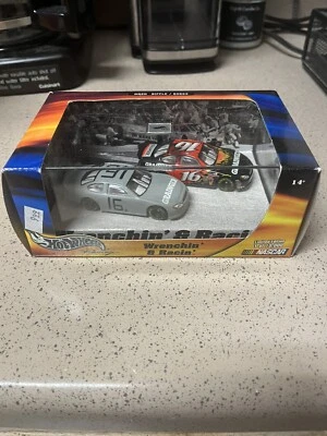 Greg Biffle Hot Wheels Racing #16 Wrenchin’ & Racin’ 2 Car Set 1/64 B0563 - Image 1 of 3