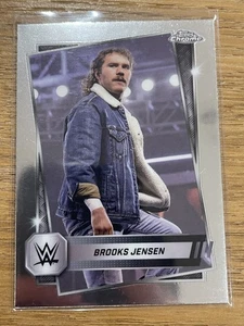 Tarjeta de lucha libre Brooks Jensen 2025 Topps cromada WWE #169 NXT - Imagen 1 de 2