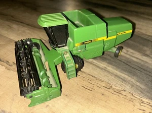 Ertl John Deere 4425 Combine With Green Cab Top Grain Head 1/50 #506 - Picture 1 of 7