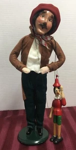 13 Byers Choice - 1996 The Carolers - Puppeteer Pinocchio Marionette Figurine - Picture 1 of 5