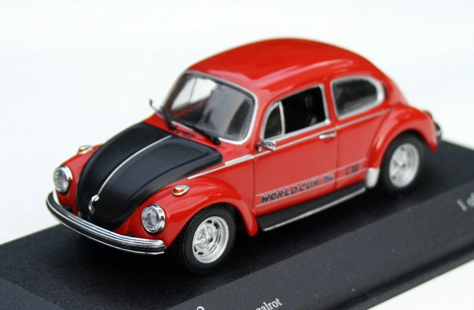 VW Maggiolino 1303 Sondermodell " World Cup 1974 ", Rosso Senegal, MINICHAMPS Im - Immagine 1 di 4