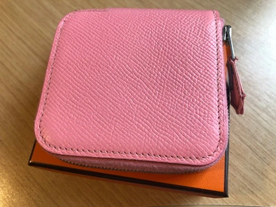Auténtico Usado en Excelente Condición Hermes Cuero Rosa Seda Cambio Moneda Baratija Monedero Cartera Bolsa Raro Foto 1 de 4