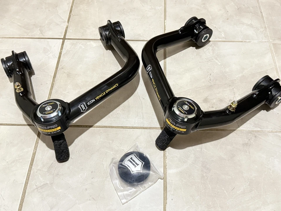 Kit brazo de control superior tubular ICON Delta Pro para Toyota Tundra Sequoia 2022-25 Foto 1 de 4