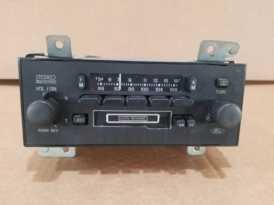 Camioneta Ford Bronco 80-84 OEM AM-FM radio PROBADA Foto 1 de 4