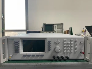 Anritsu 69347B Synthesized Signal Generator 10MHz - 20GHz , w/8 , 11 , 14 _4120 - Picture 1 of 7