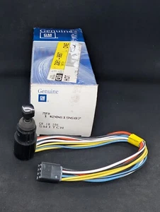 NOS 85-93 CADILLAC DEVILLE 87-91 FLEETWOOD 93-96 BROUGHAM OUTSIDE MIRROR SWITCH - Picture 1 of 13
