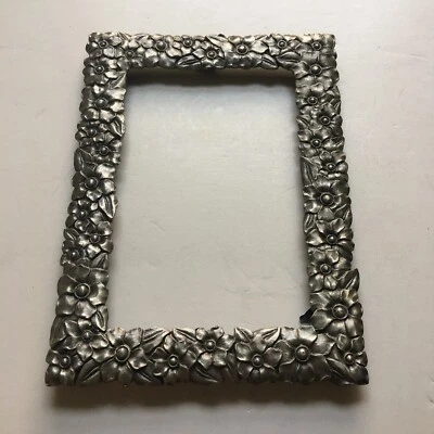 Marco de fotos rectangular borde floral relieve metal peltre fundido vintage 7,25" x 5,25" Foto 1 de 4