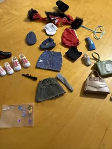 Lotto accessori bambola vintage Barbie Flavas Mattel vestiti scarpe Z21 - Foto 1 di 5