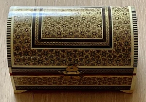 Kleine , dekorative (Schmuck-) Truhe m. Einlegearbeiten , Middle East - Bild 1 von 2