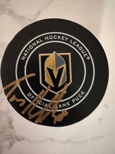 ¡FIRMADO! THOMAS HERTL #48 AUTOGRAFIADO VEGAS GOLDEN KNIGHTS DISCO JUEGO OFICIAL - Imagen 1 de 2