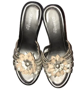 ST JOHNS BAY Gunmetal LEATHER FLOWER WEDGE HEELS Shoes SIZE 8 - Picture 1 of 9