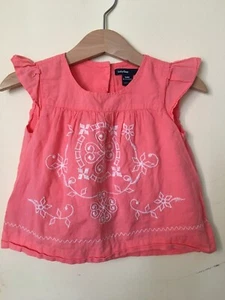 Top bordado Baby Gap blanco coral 18-24 meses en muy buen estado - Imagen 1 de 5