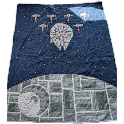 "Colcha gemela Pottery Barn Kids Star Wars Halcón Milenario Estrella de la Muerte 80" X 64""" Foto 1 de 4