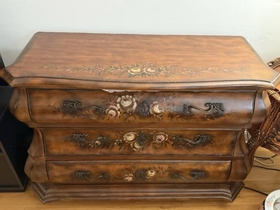 Pintura Ethan Allen decorada 'Toscana', sin arañazos en absoluto. Foto 1 de 4