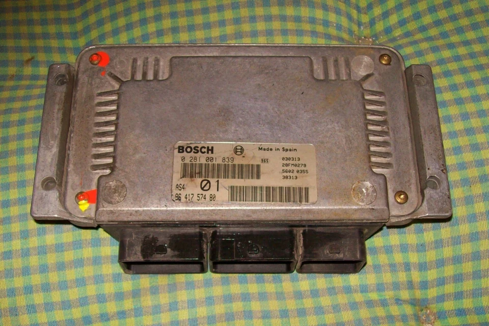 Centralina motore Peugeot 106 II 1.5 D 0281001839 2004 VJX (TUD5) - Immagine 1 di 1
