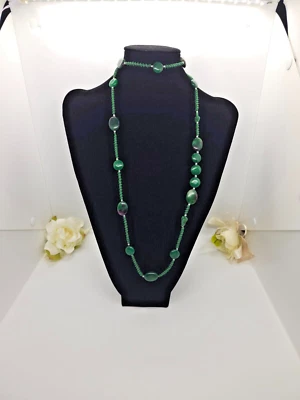 Collana chiacchierino fatta a mano con pietre verde e venature viola - Immagine 1 di 3