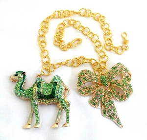 Massive Kamel und Schleife Doppel Anhänger Halskette asymmetrisch grün Strass  - Bild 1 von 12