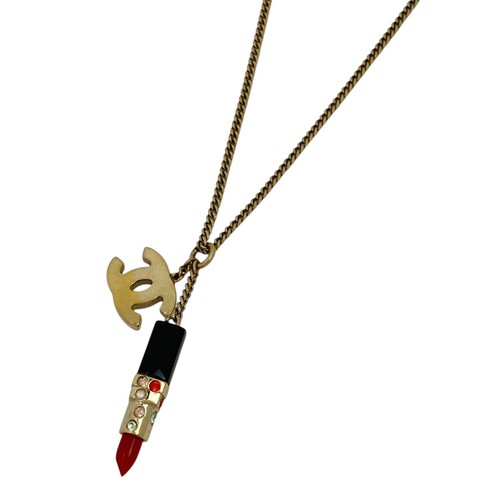 CHANEL (Interlocking) Collana Logo CC Rossetto Colore Labbra Pietra Collana Go...