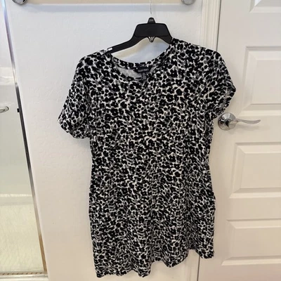 Vestido Camiseta Ellen Tracey Negro Gris Estampado Animal Informal Crew Manga Corta XL Foto 1 de 4