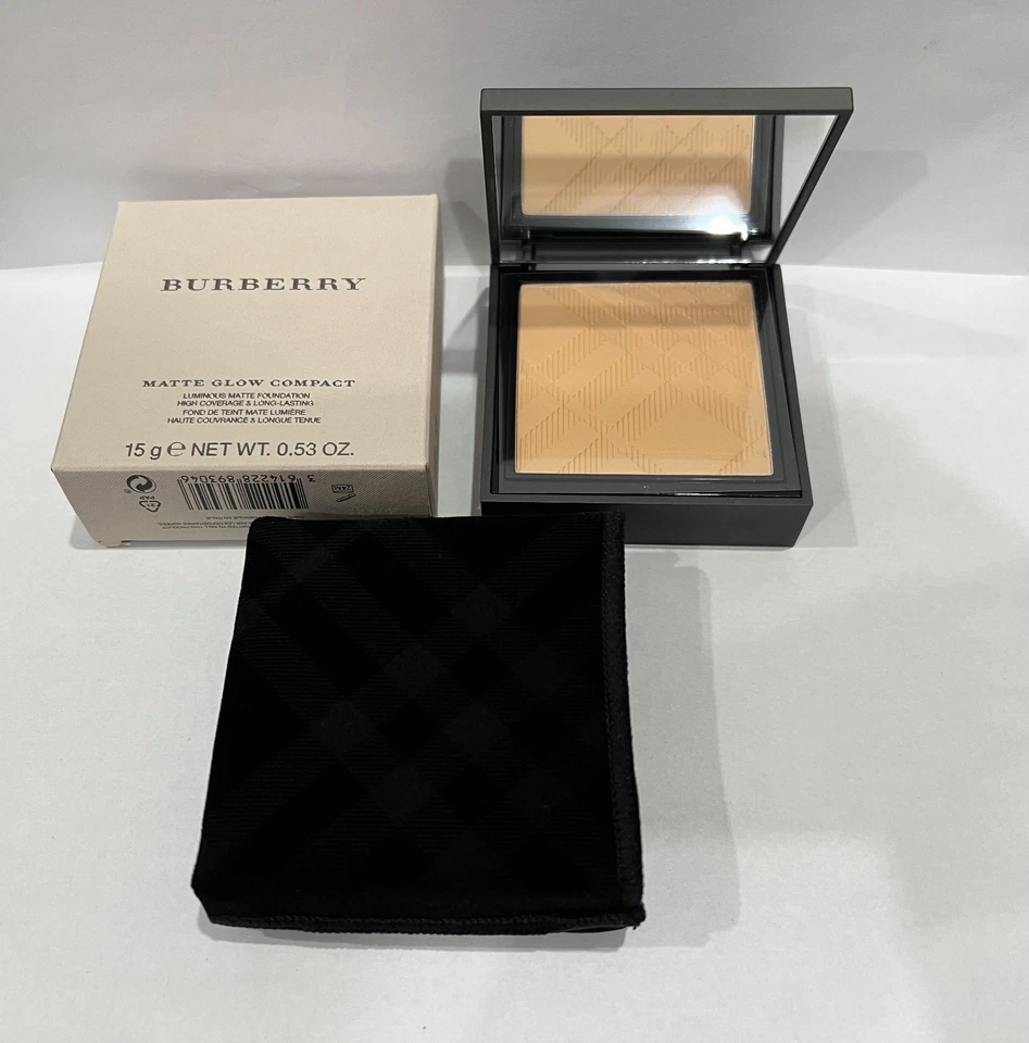 Burberry Matte Glow Compact Luminous Matte Foundation New--No. 40 Light Neutral - Image 1 of 4