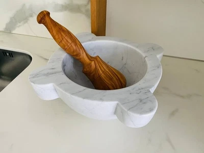 Mortaio diametro 24 cm in Marmo Bianco di Carrara con pestello in legno di Ulivo - Immagine 1 di 4