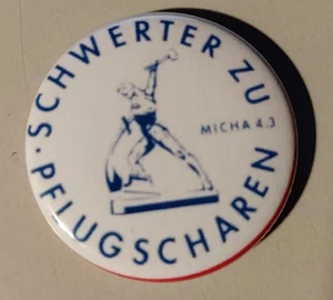 1x Schwerter zu Pflugscharen Button Frieden Peace Gegen Aufrüstung BSW DKP KPD - Imagen 1 de 1