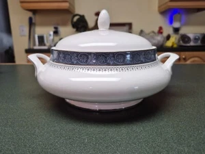 RARE Royal Doulton SHERBROOKE PATTERN Bone China ROUND COVERED CASSEROLE England - Picture 1 of 7