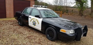 Ford Crown Victoria Police Interceptor Replica - Picture 1 of 9